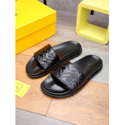 New Arrivals Fendi Slippers For Men in 156873