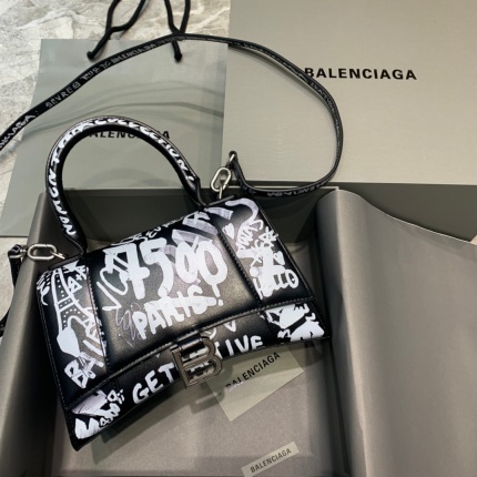 New Arrivals Balenciaga high quality Handbags in 157259