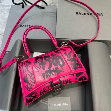 New Arrivals Balenciaga high quality Handbags in 157260
