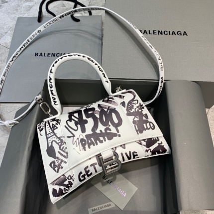 New Arrivals Balenciaga high quality Handbags in 157261