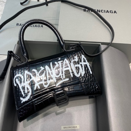 New Arrivals Balenciaga high quality Handbags in 157262