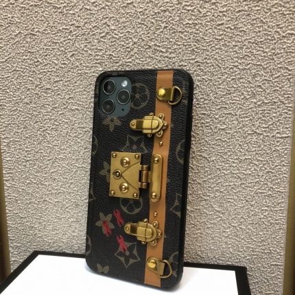 Louis Vuitton AAA+++ Phone cases in 157289