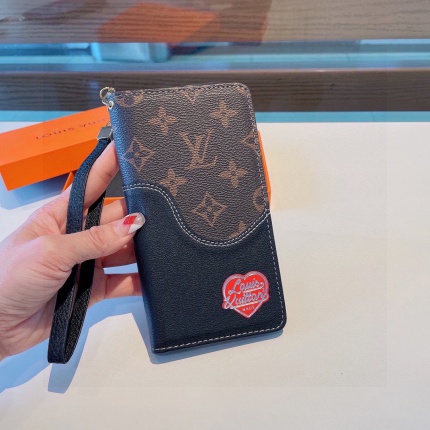 Louis Vuitton AAA+++ Phone cases in 157298