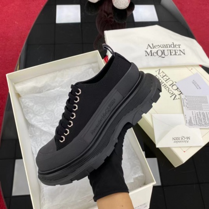 Alexander Mcqueen Sneakers For Women in 157430
