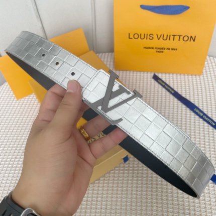 Louis Vuitton AAA Belts in 157565