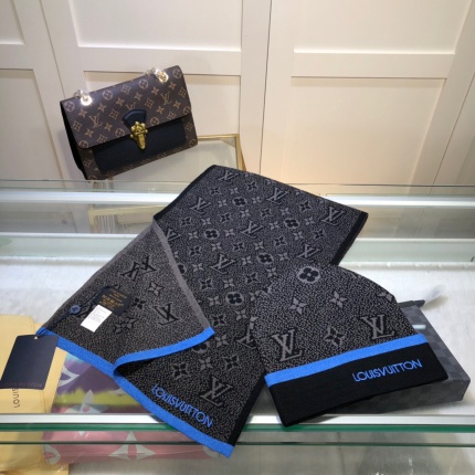 New Arrivals Louis Vuitton Cashmere Scarf and Hat a Set in 157619