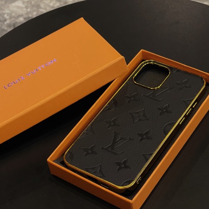 Louis Vuitton AAA+++ Phone cases in 157970