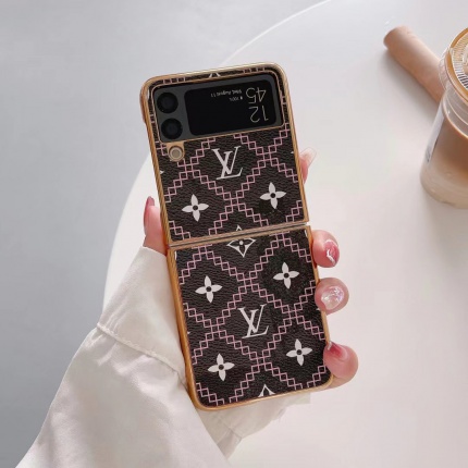 Louis Vuitton AAA+++ Phone cases in 157971
