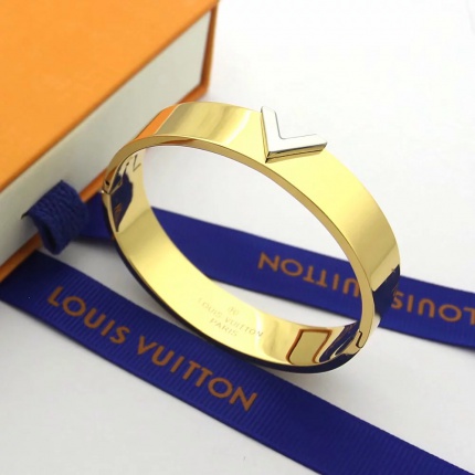 Louis Vuitton Bracelets in 157981