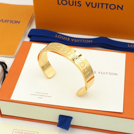 Louis Vuitton Bracelets in 157983