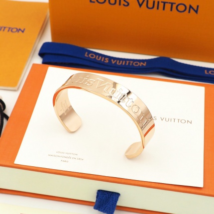 Louis Vuitton Bracelets in 157984