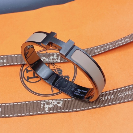Hermes Bracelets in 157989
