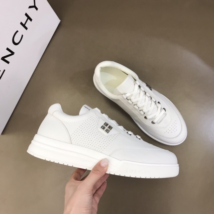 Givenchy Sneakers For Men in 158087