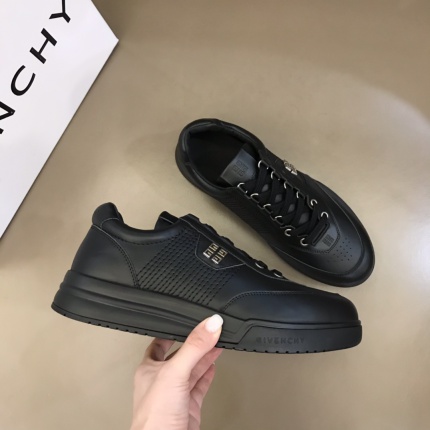 Givenchy Sneakers For Men in 158088