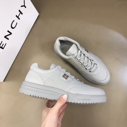 Givenchy Sneakers For Men in 158089