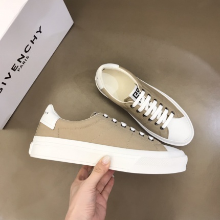 Givenchy Sneakers For Men in 158091