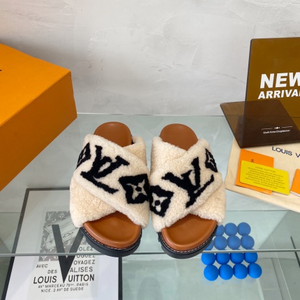 New Arrivals Louis Vuitton Fur Slippers For Women in 158414
