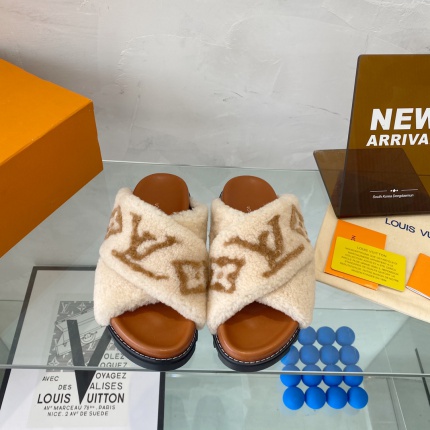 New Arrivals Louis Vuitton Fur Slippers For Women in 158415