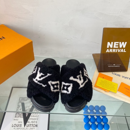 New Arrivals Louis Vuitton Fur Slippers For Women in 158416