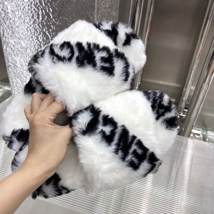 New Arrivals Balenciaga Fur Slippers For Women in 158596