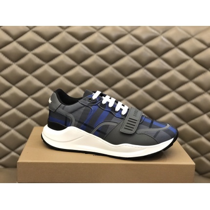Burberry Sneakers For Men in 158987