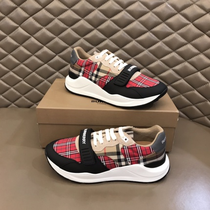 Burberry Sneakers For Men in 158991