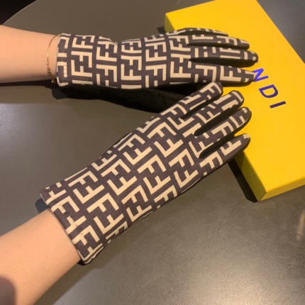 New Arrivals Fendi Gloves in 159813