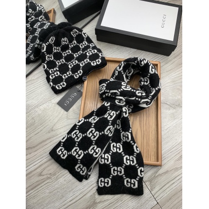 Gucci Beanies in 160234