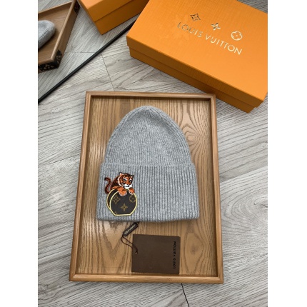 Louis Vuitton  Hats in 160258