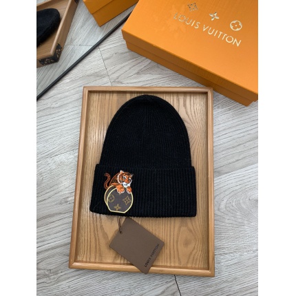 Louis Vuitton  Hats in 160261