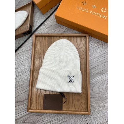 Louis Vuitton  Hats in 160262