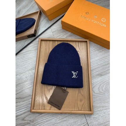 Louis Vuitton  Hats in 160265