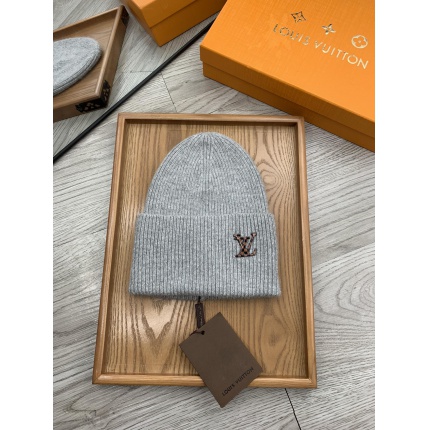 Louis Vuitton  Hats in 160266