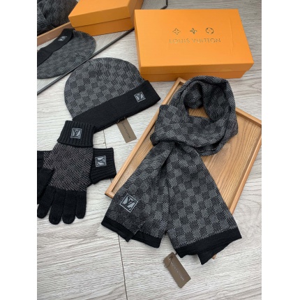 Louis Vuitton  Hats in 160269