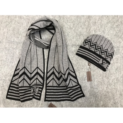 Louis Vuitton  Hats in 160270