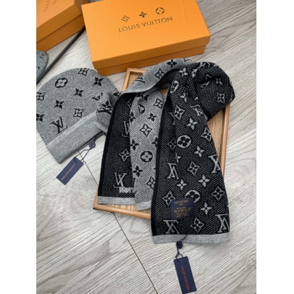 Louis Vuitton  Hats in 160271