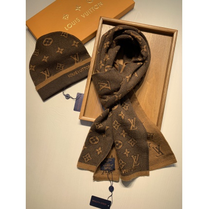 Louis Vuitton  Hats in 160273