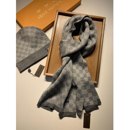 Louis Vuitton  Hats in 160275