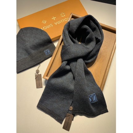 Louis Vuitton  Hats in 160276