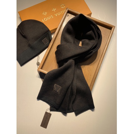 Louis Vuitton  Hats in 160277