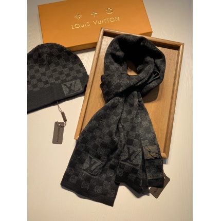 Louis Vuitton  Hats in 160280