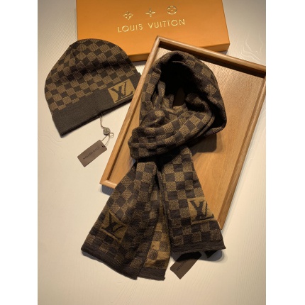 Louis Vuitton  Hats in 160281
