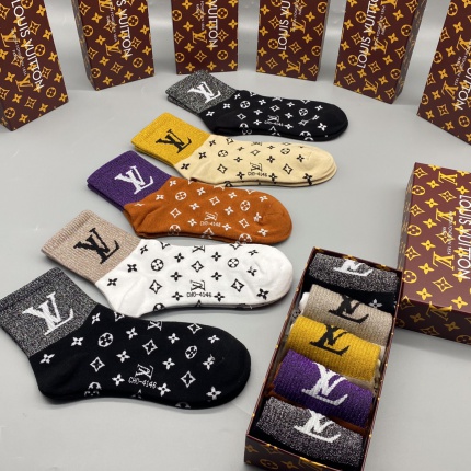 New Arrivals Louis Vuitton Socks A pack in 160909