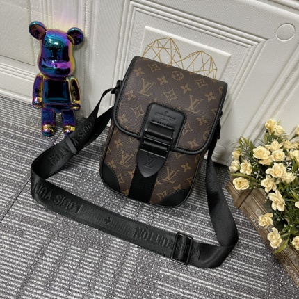 Louis Vuitton AAA+++ bags For Men in 161017