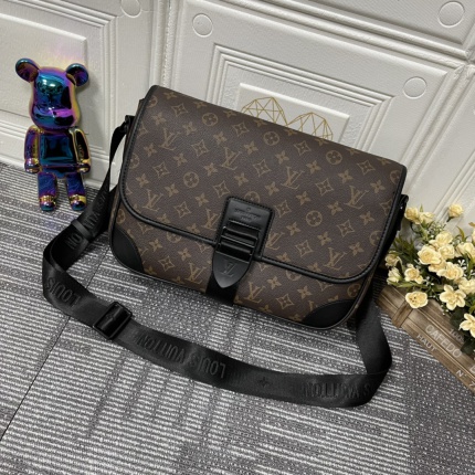 Louis Vuitton AAA+++ bags For Men in 161021