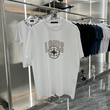 Louis Vuitton T-Shirts in 161156