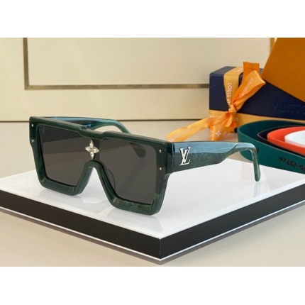 Louis Vuitton AAA Quality Sunglasses in 161419