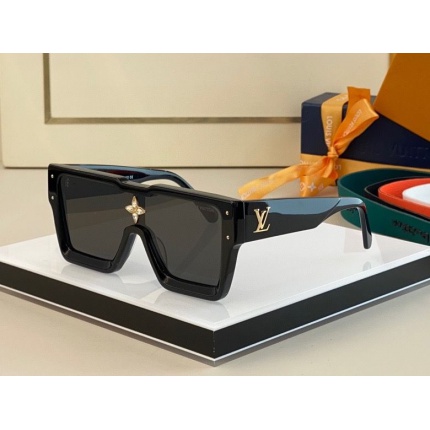 Louis Vuitton AAA Quality Sunglasses in 161422