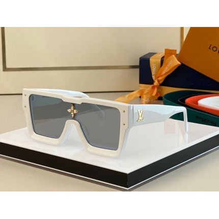 Louis Vuitton AAA Quality Sunglasses in 161426
