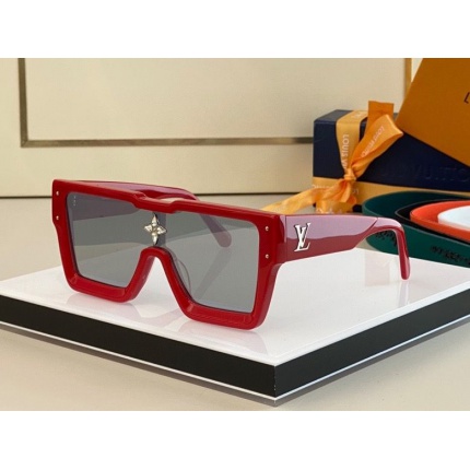 Louis Vuitton AAA Quality Sunglasses in 161427